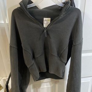 Offline by arie cropped hoodie XS
